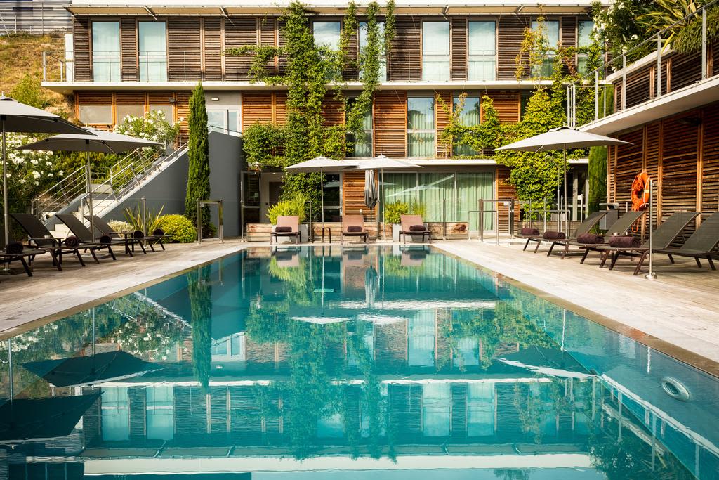 pool of Courtyard by Marriott Montpellier